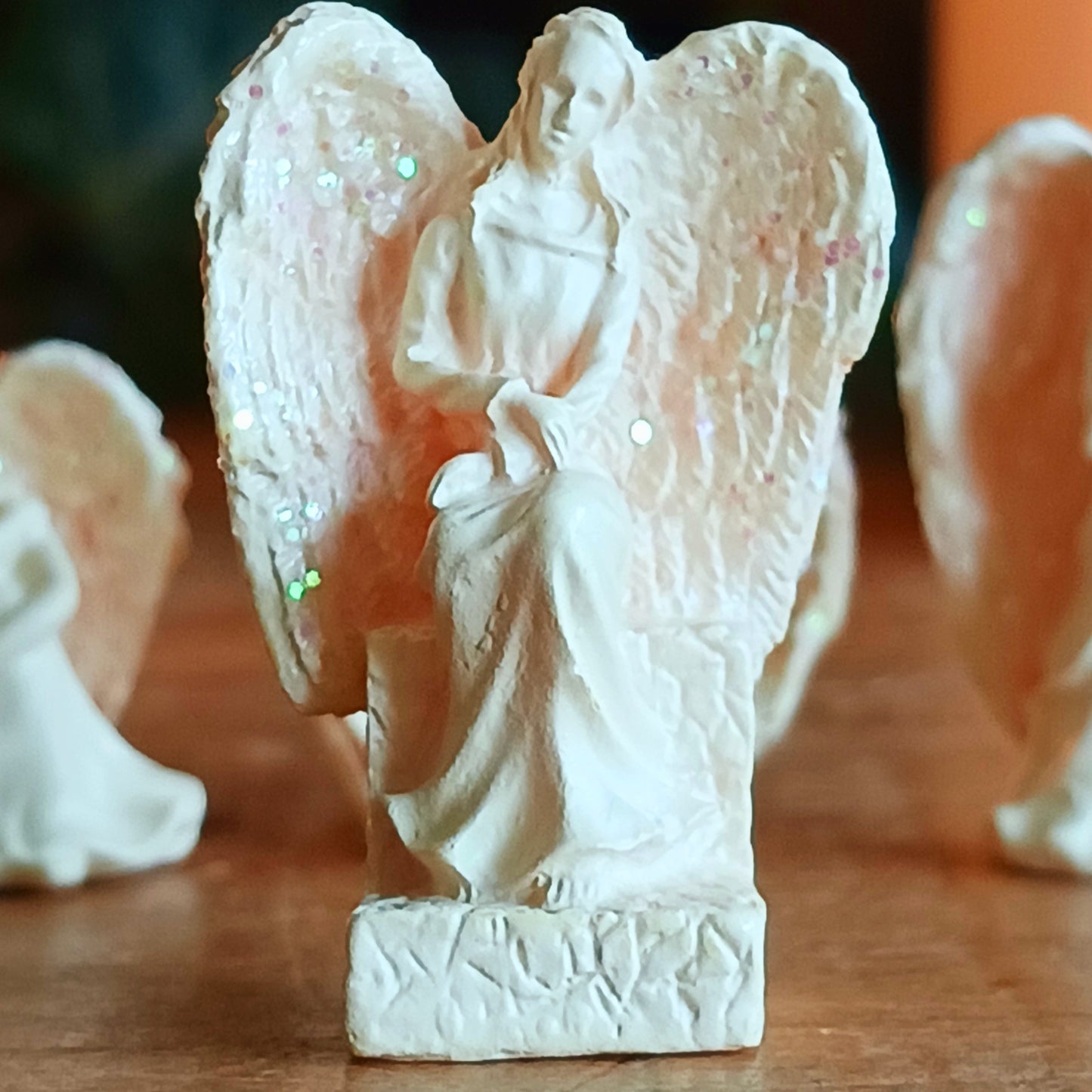 Embrace strength and inner bravery with the Tiny Amazing Angel – Courage. This beautifully crafted 2 cm pocket angel statue serves as a gentle reminder that courage begins within the heart and grows through faith, perseverance, and trust in the journey.