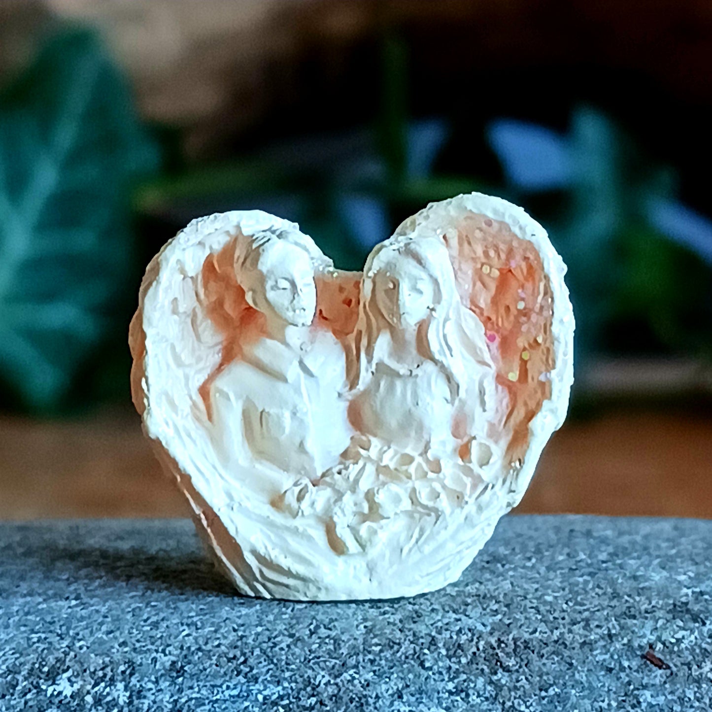 Carry a symbol of love, comfort, and divine protection wherever you go with the Tiny Amazing Angel – Love. Standing just 2 cm tall, this beautifully crafted miniature angel is a gentle reminder that you are always surrounded by light and loving guidance.