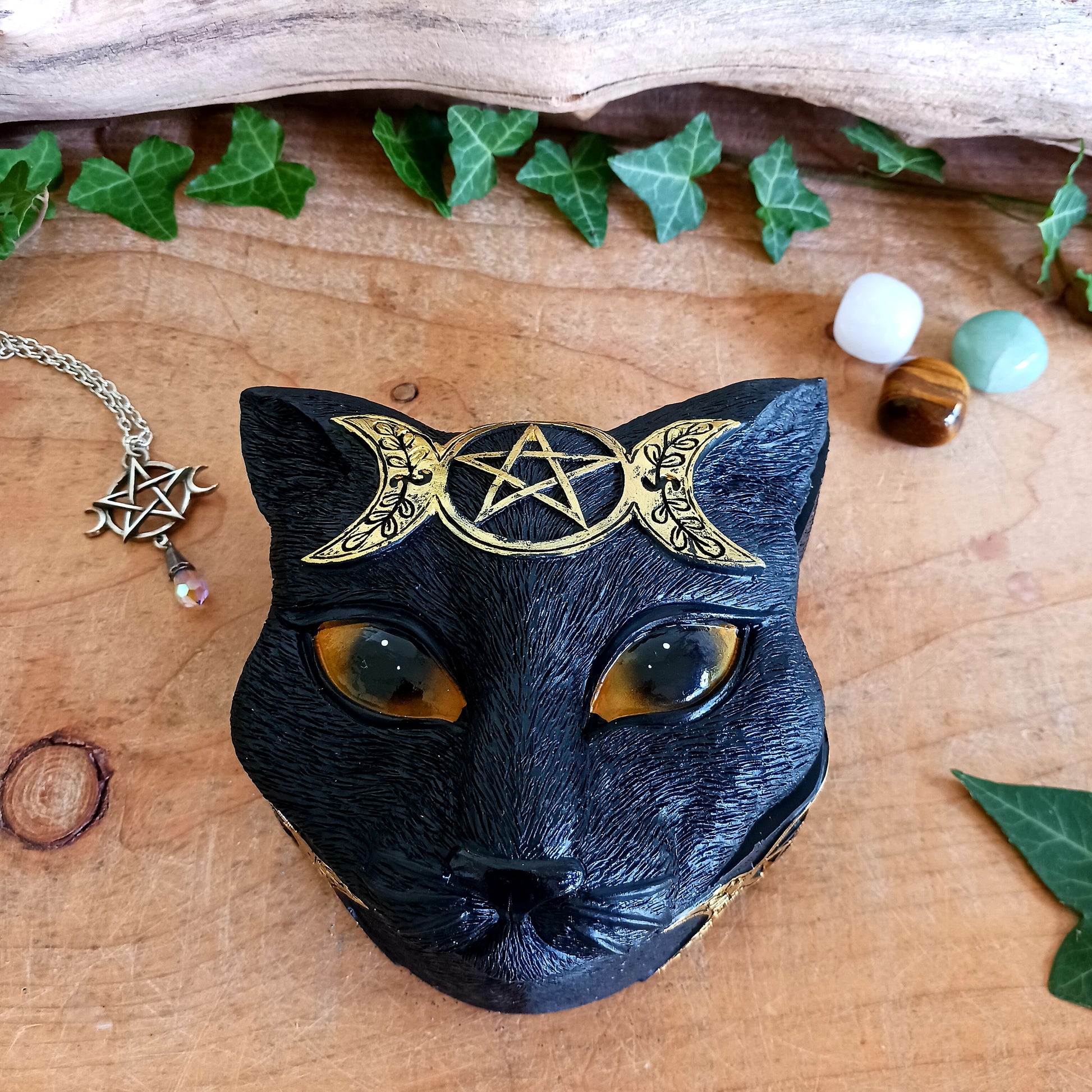 This enchanting Black Cat Triple Moon Trinket Box is the perfect blend of mystery and elegance. Featuring a striking black cat face with piercing eyes on the lid, it’s adorned with intricate, hand-painted gold triple moon designs. 