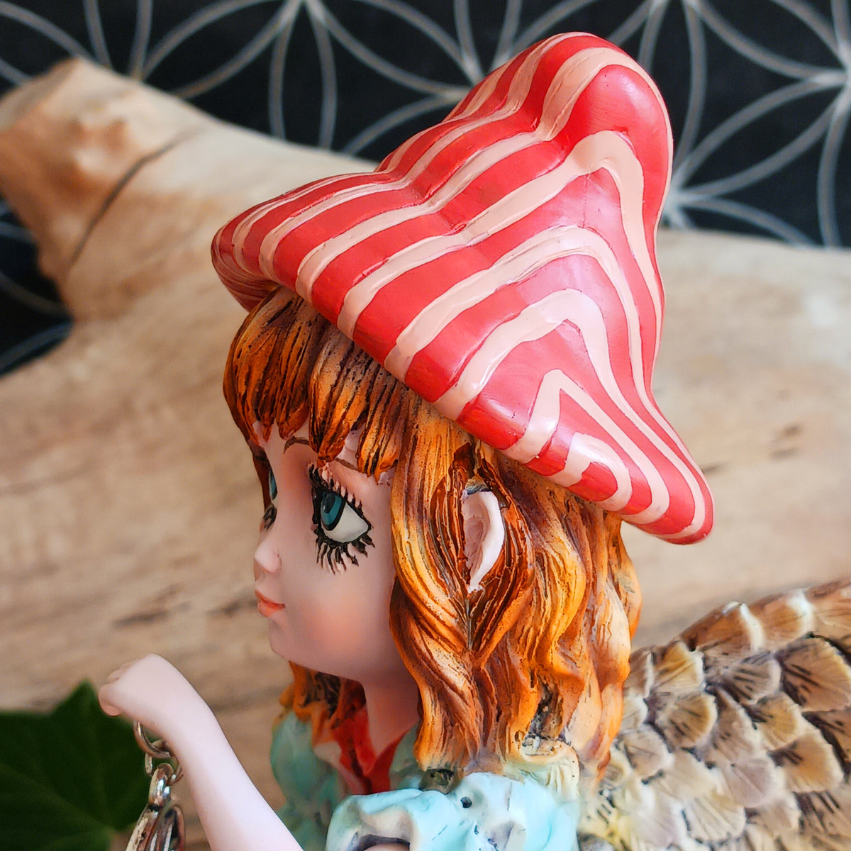 Bring the enchanting magic of autumn into your home with this Dreamweaver Autumn Fae by Nemesis Now, a whimsical vintage-inspired fairy filled with the warmth, colour and mystery of the season.